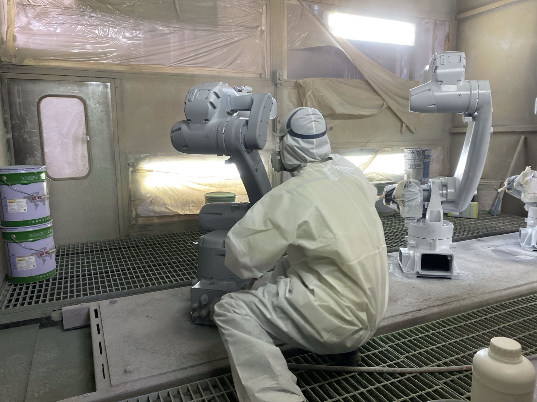 BSC company's solvent-free polysiloxane coating system helps the robot company achieve efficient production